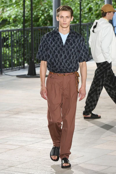 Look 34